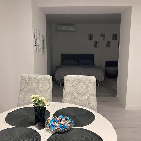 מוסטר Apartment Centar Of City מראה חיצוני תמונה